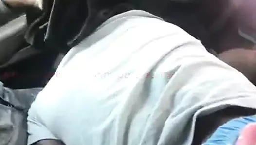 Açık havada götüyle bana sakso çekti