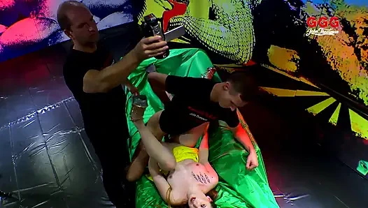 Ggg John Thompson - Sarışın Bomba Sahnede Canlı Grup Seks