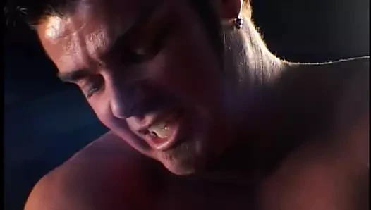 Öfkeli anal küçük kanepede bu oyunun adıdır