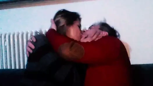 Alex melek - aşk olsun (öpüşme şovu)