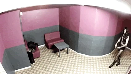 Bir porno sinemada travesti ehibit