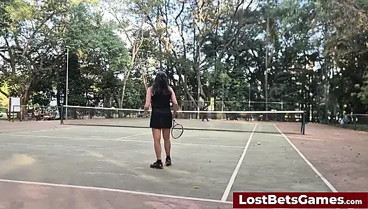 Rafaela ve Igor striptiz tenis maçını dışarıda yapıyor
