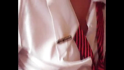 Olgun İngiliz milf dalga geçiyor ona kedi