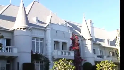 Sürtük sarışın bu çift için itaatkar bir sürtük