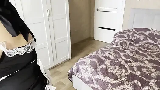 Турецкая горничная Халифа увидела сексуальные колготки, надела их и получила очень возбужденная