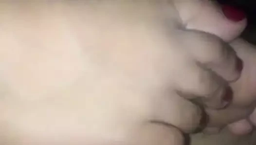 kırmızı ayak footjob