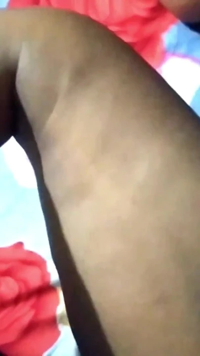 Tamil mallu seksi evli kadın Sandhya xhamster'da iş arkadaşıyla amının içine hızlı bir şekilde boşalmak için emiyor ve sert sikişiyor | Klip 1