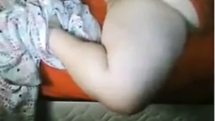 elle se masturbe la cochonne