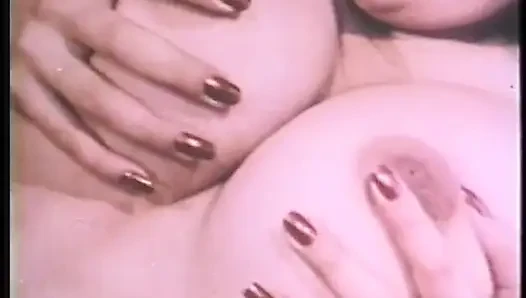 Çıplak retro güzelliklerin koleksiyonunu izlemenin tadını çıkarın