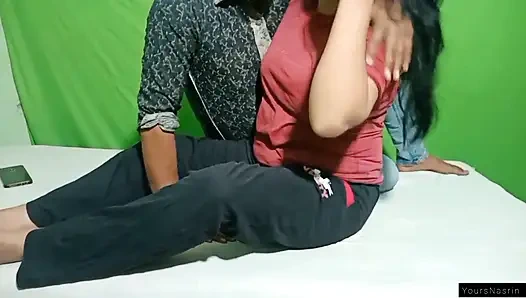 Hintli büyük götlü desi ev hanımının yerel tarafından domaltılarak büyük yarağa ihtiyacı var (amcıkla osuruk)