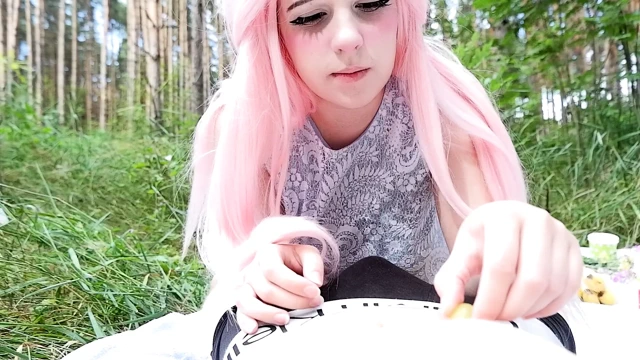 Ona bir piknik yaptım ve o bana unutulmaz bir oral seks verdi