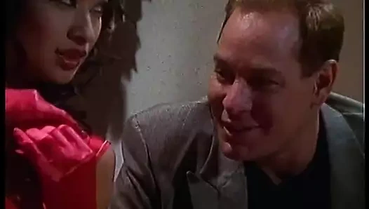 Azgın esmer derin ve hızlı onu kedi sikmek için kalın bir horoz oturur