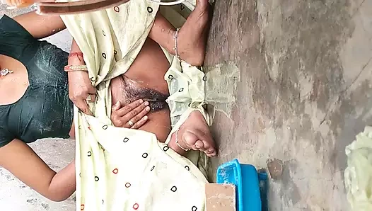 Kıllı amcıklı gujrati yenge dever tarafından çıplak, ateşli banyo, genç vücut