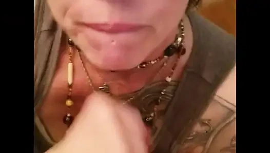 Sürtük evli kadın emiyor ve yutuyor