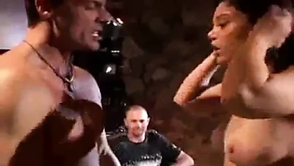 Doğal vücut swinger sikikleri bir garip adam