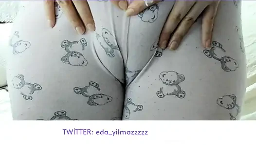 Deve toynağı- pijama- kabarık amcık- şişmiş amcık