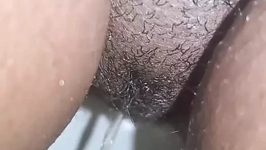 Roseblue2 pembe amcık çişini gösteriyor