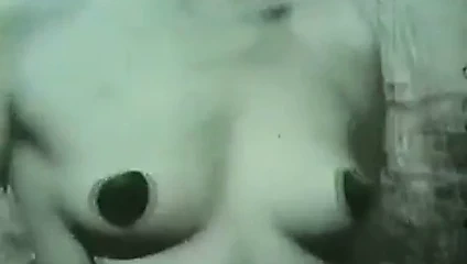 Utanmaz meme uçları