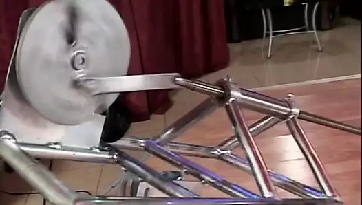 Vera zenci ilk pornosunu seks makinesiyle amını kırıyor