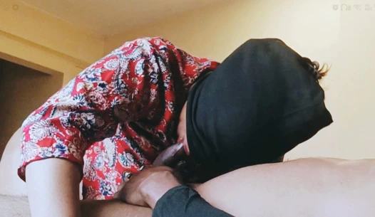 Ateşli seksi simran erkek oda arkadaşı tarafından sikiliyor