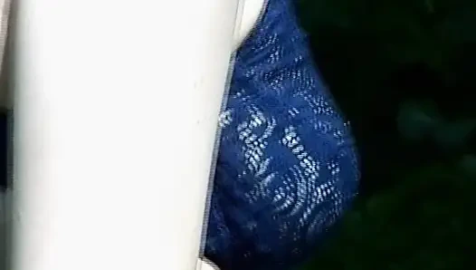 Almanya'dan olgun bayan açık havada sikiliyor