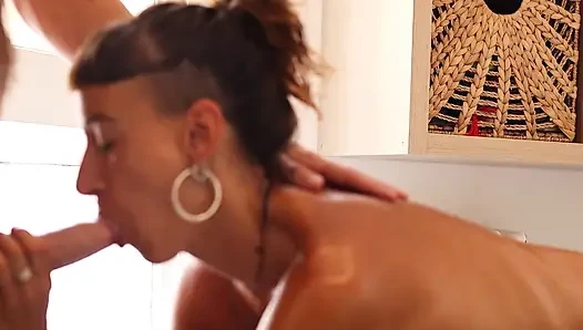 Yatakta biraz yağlanmış tutku