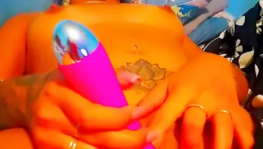 Erkek arkadaşım beni kaydetmeyi seviyor, ben ona çok duyusal dans ediyorum ve sonunda onun istediği gibi çoklu orgazm oluyorum