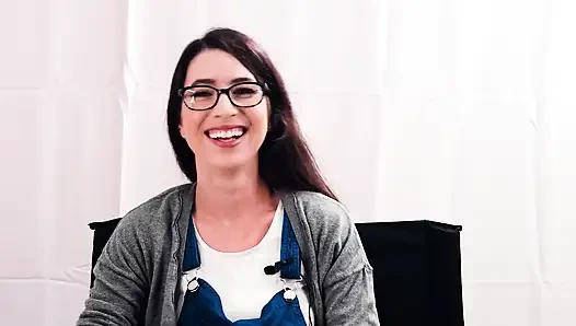 Serena Blaire ile 20 rastgele soru | Adult Time