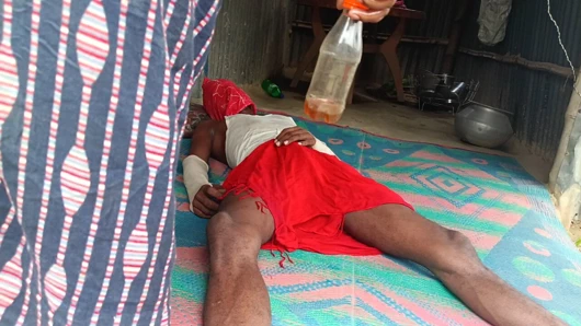 Desi bhabhi ne land mein Tel lagaya