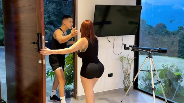 Büyük kıçlı fizyoterapist hastasını sikiyor
