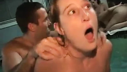 havuz tarafı oral seks partisi