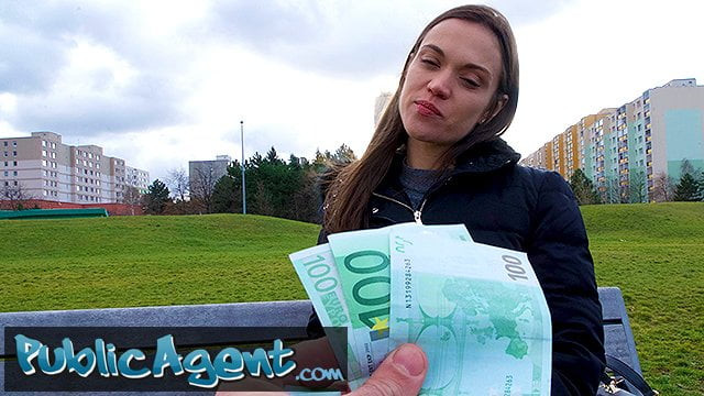 Kamu ajanı, sıkı vücut turist halk bodrumunda becerdin