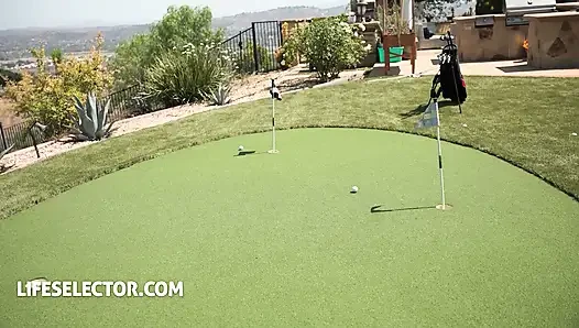 Megan Murkovski ve Jessie Ames golf sahası baştan çıkarma