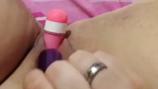 Bbw kız arkadaş oynama ile iki dildos