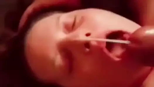 Ağzını yüzüne aç