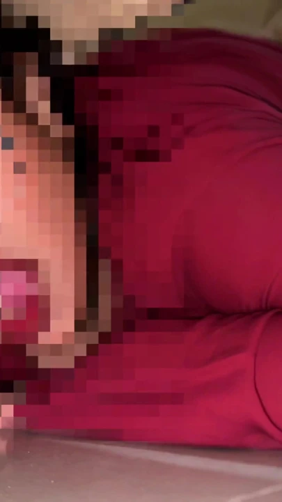 Mısırlı ateşli iri güzel hizmetçi yatak odasını temizlerken patron tarafından sikiliyor ve yatağın altında kaldı - Arap sıkışmış ve göt... | Klip 2