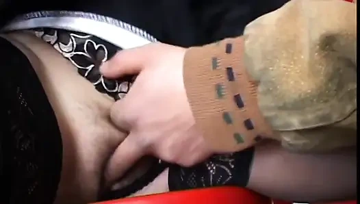 Güzel vücutlu olgun fahişe sert sikişiyor ve sonra göğüslerine sıcak döl alıyor