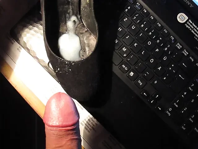 Ayakkabılarının topuklarına boşal