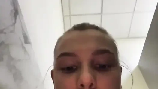 Halkın içinde ilk kez anal sikişiyor