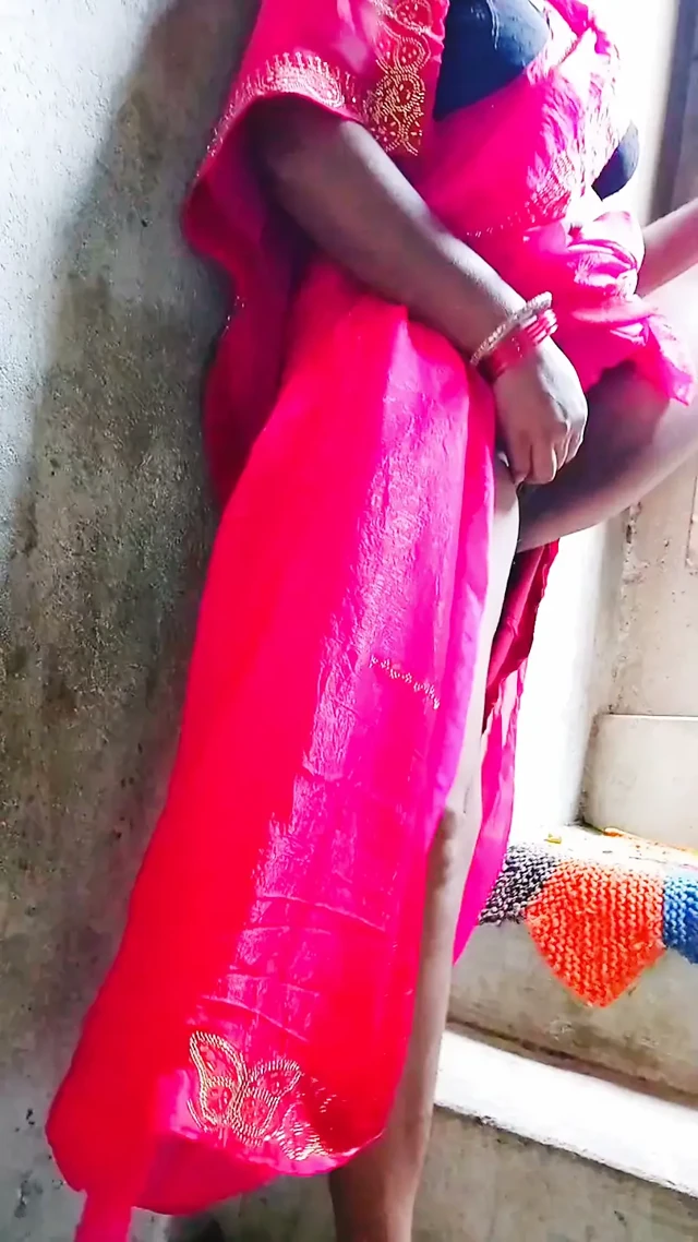 Desi girl ne sidhiyon Mein Chudai karte hue