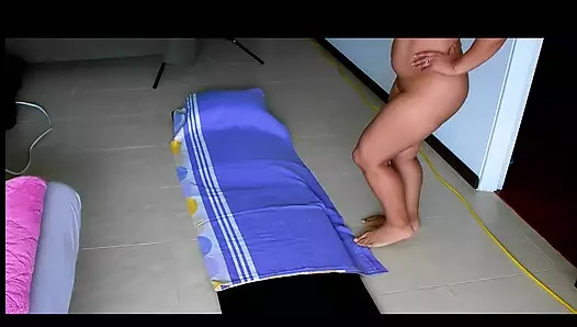 Tam 4k film erkeğimi garabas ve olpr ile egzersiz yapıyor