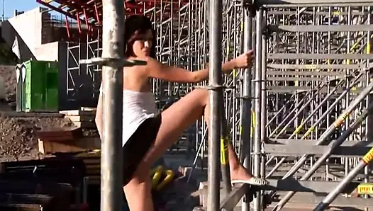 Busty Alman amteur açık mastürbasyon.