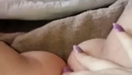 İri güzel sürtük erkek delisi buz dolduruyor 2