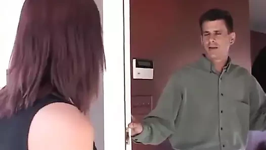 Julie Night'ın taze beyaz bir amcığı ve dili piercingli