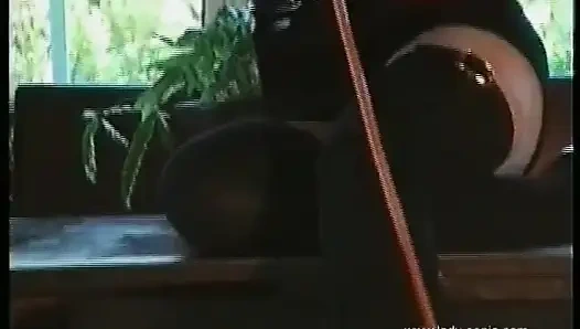 Siyah çorap ve topuklu ayakkabılar