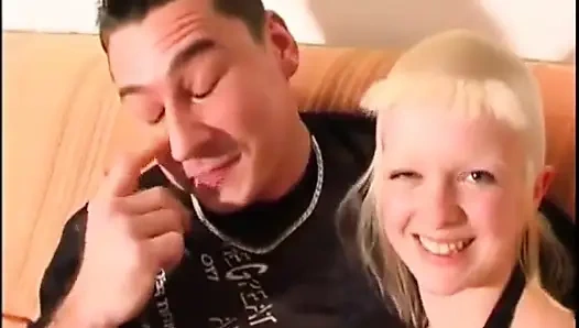 Çift kameraman adam için sikişiyor