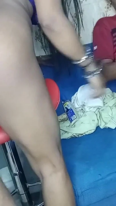 Yeni Desi Bengalli evli kadın üçlü seks kocası sikiliyor | Klip 3