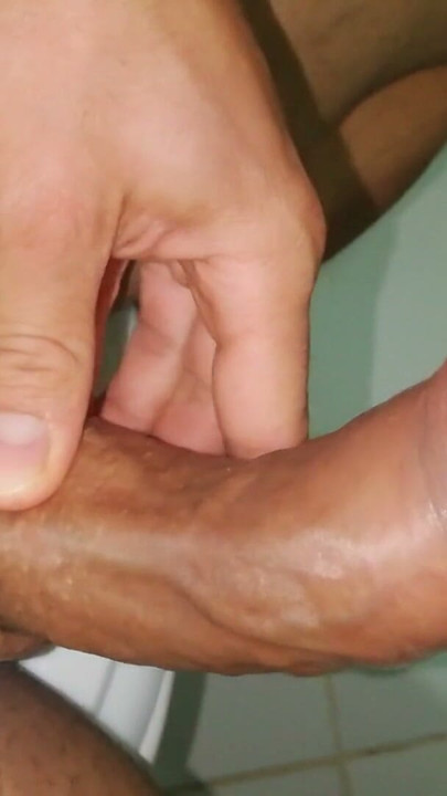 Büyük ve Venezuelalı penis, beyaz külotlu çorapla yoğun mastürbasyon, yakın çekim, seninim | Klip 2
