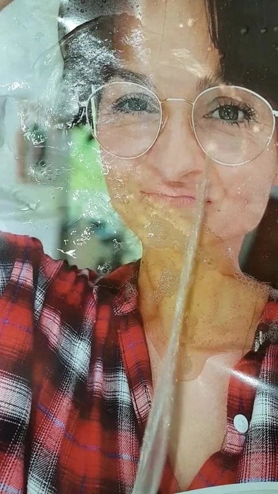 Marlene in die Nuttenfresse gepisst