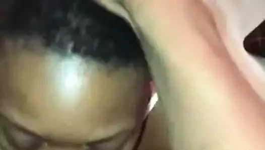 Abanoz saksocu onu boşalmak hızlı yapar